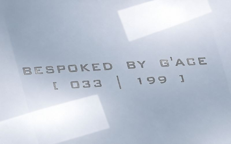 Lưng điện thoại khắc chữ “Bespoked by G’ACE”
